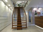 Treppe zum Klinikbereich in der Zahnarztpraxis Dr. Gresskowski am Hallplatz Nürnberg
